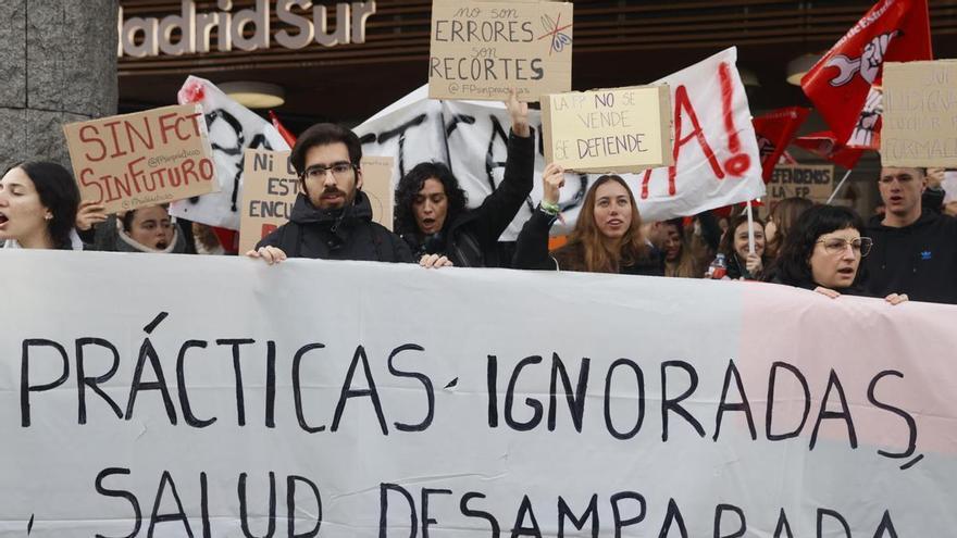 Madrid trabaja en un plan de choque para garantizar las prácticas de FP mientras culpa al Gobierno de la falta de plazas