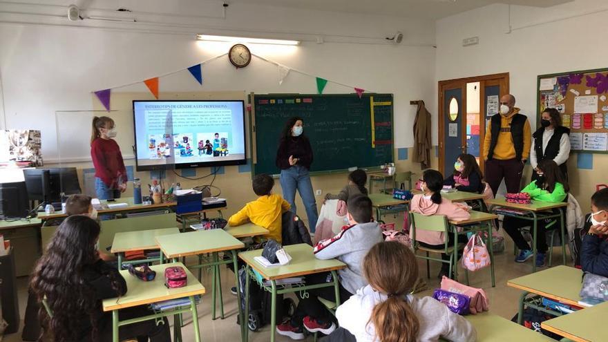 Una de las actividades se ha realizado en el CEIP Lo Campanar.