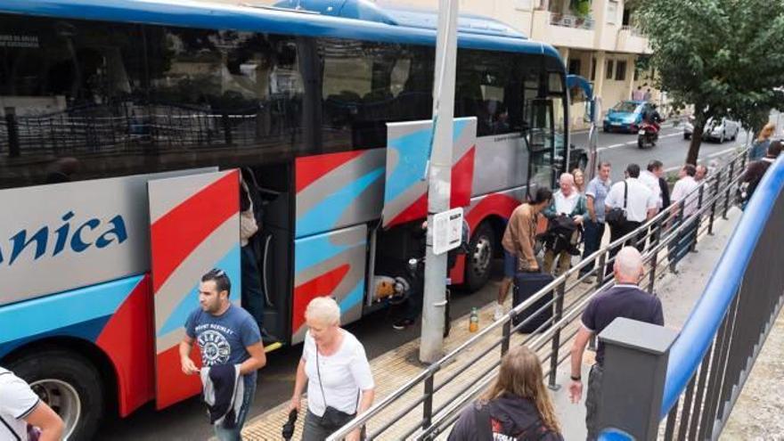 El transbordo del «trenet» impide a los pasajeros viajar con bicis y animales