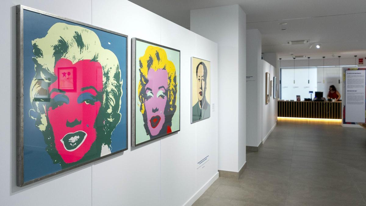 Obras de Andy Warhol expuestas.