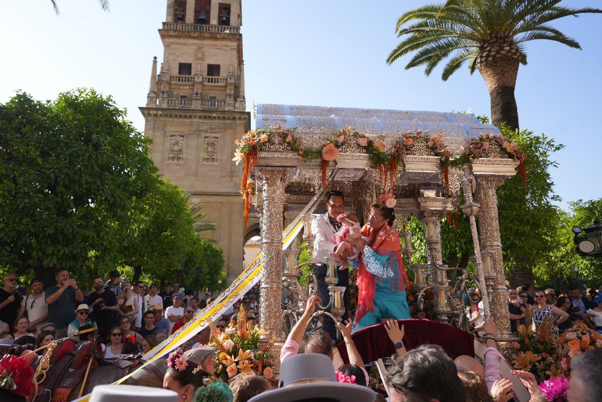 La salida de la hermandad de Córdoba hacia el Rocío, en imágenes