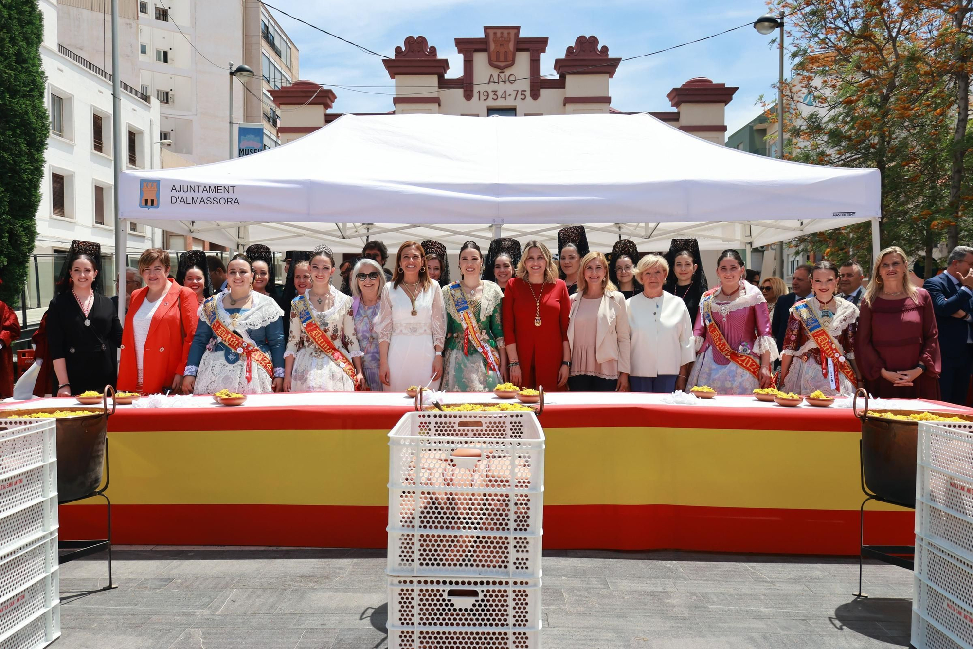 Galería del reparto de arroz de les 'calderes' en el día grande de las fiestas de Almassora