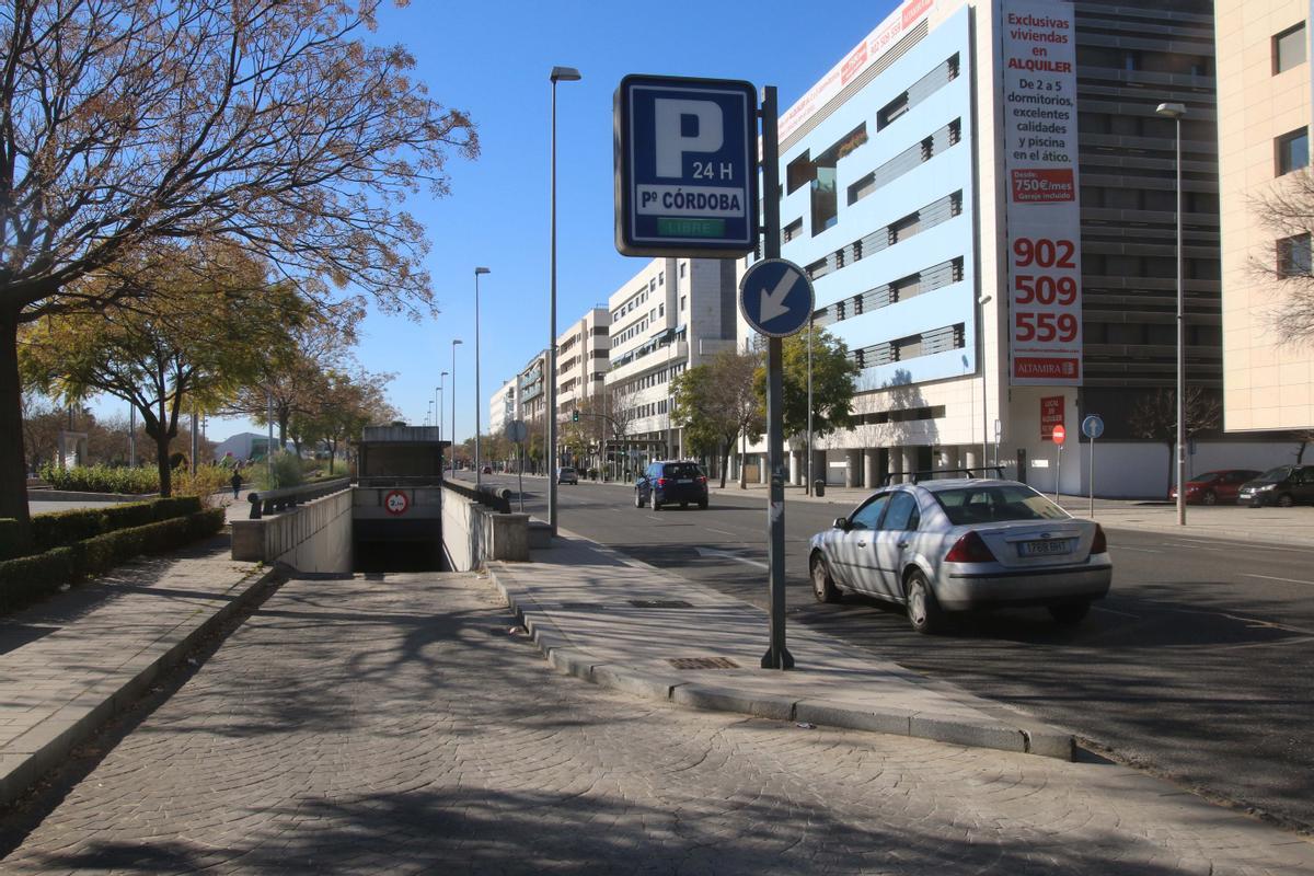 Una de las entradas al parking subterráneo del Vial Norte.