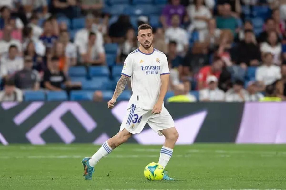 Mario Gila con la camiseta del Real Madrid