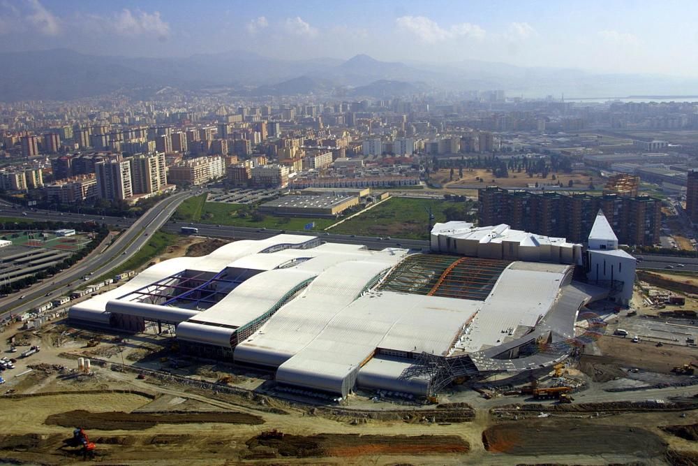 El Palacio de Congresos de Málaga fue inaugurado en 2003. Obra del arquitecto Ángel Asenjo, desde entonces ha sido sede de numerosos eventos en la capital de la Costa del Sol. Desde ferias inmobiliarias hasta salones del automóvil pasando por castings o la tradicional Muestra Infantil en Navidad