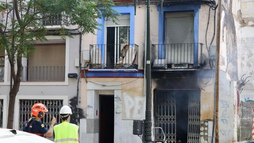 Desalojadas nueve personas en el Coso Bajo de Zaragoza por un incendio en un edificio