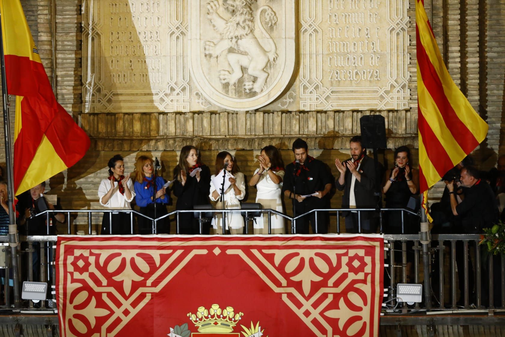 En imágenes | Primer día de las Fiestas del Pilar con las peñas y el pregón