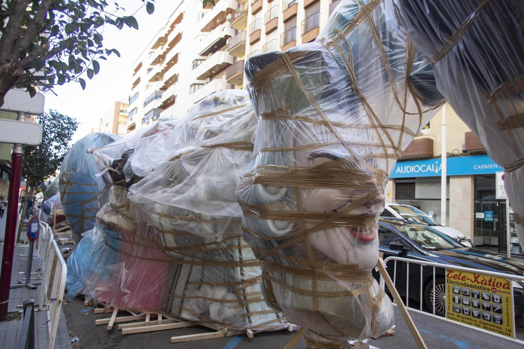 Los primeros montajes falleros ya se pueden ver en Xàtiva