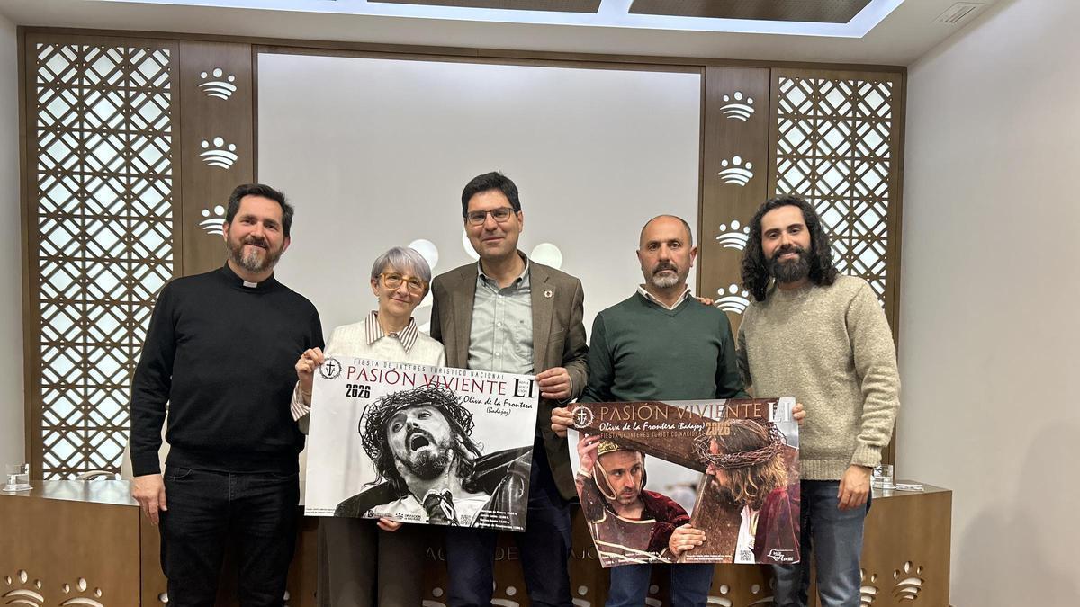 La Pasión Viviente de Oliva de la Frontera se ha presentado en la Diputación de Badajoz.