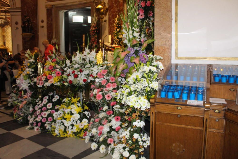 Homenaje de los Floristas a la Virgen de los Desamparados