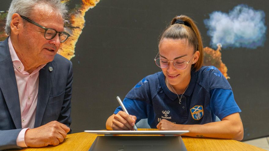 Clau Blanco seguirá una temporada más en la plantilla del Costa Adeje