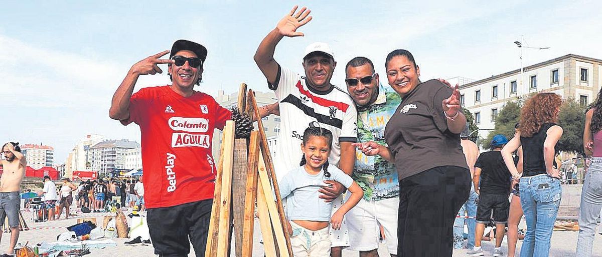 Diego y Orlando, en la playa de Riazor