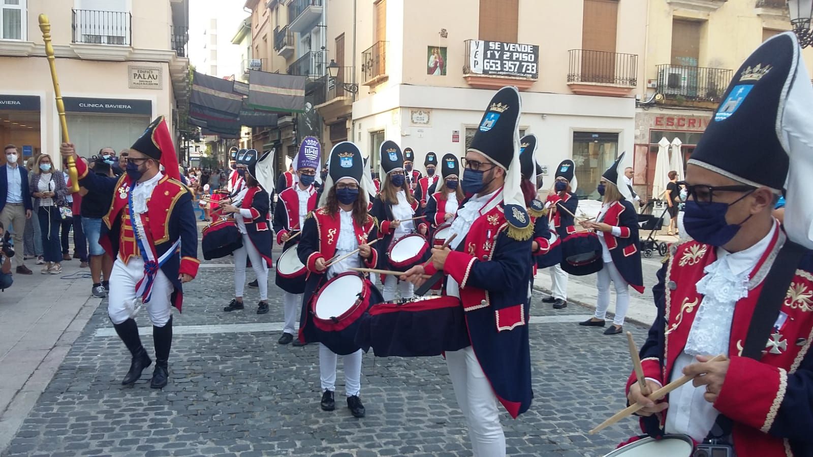 El Tio de la Porra de Gandia da la bienvenida a las fiestas