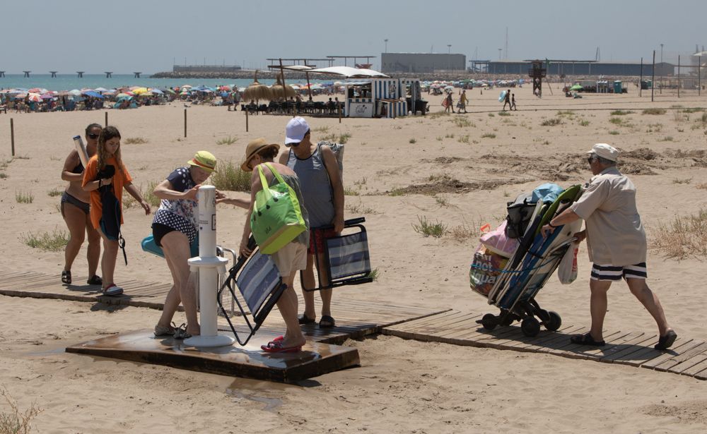 Éxodo a la playa del Port de Sagunt