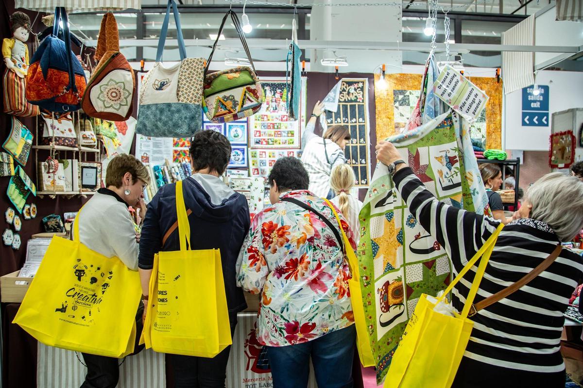 Una de las paraditas de textiles en una de las anteriores ediciones de la feria.