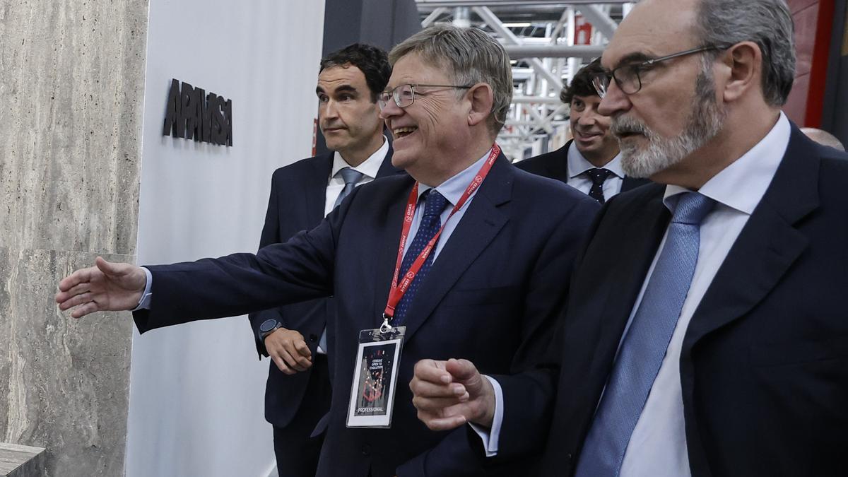 El president Puig visita la feria internacional del azulejo cerámico y mobiliario de baño Cersaie