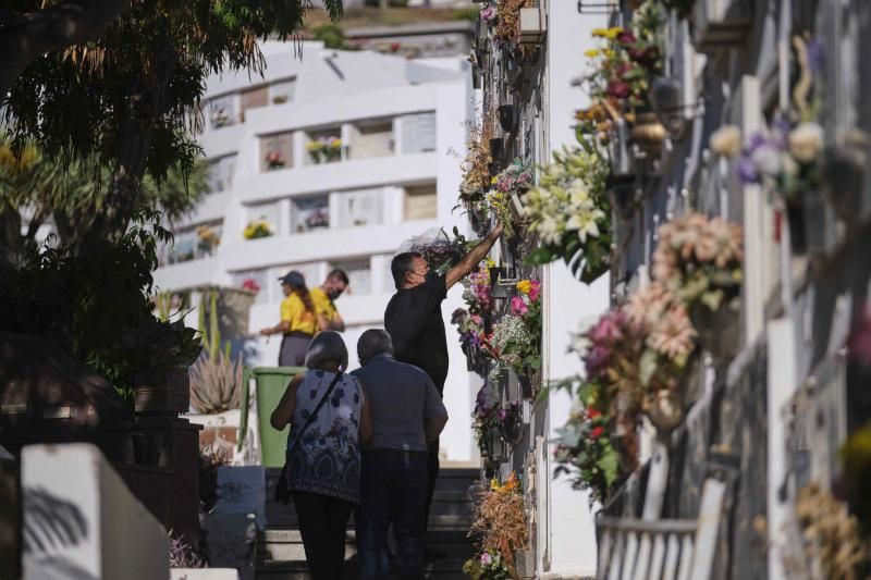 Cementerio de San Lastenia en el día de Todos los Santos