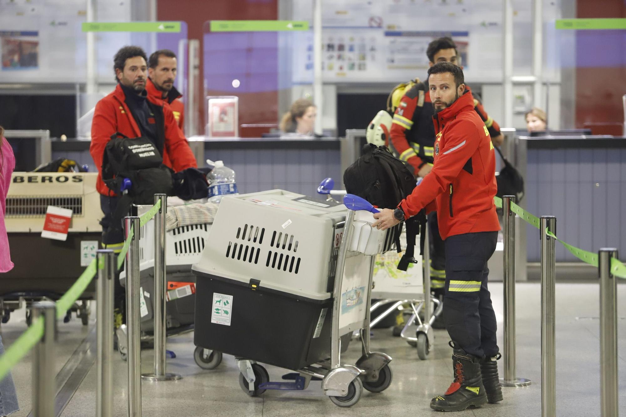 Salida de los bomberos malagueños del CPB hacia Turquía