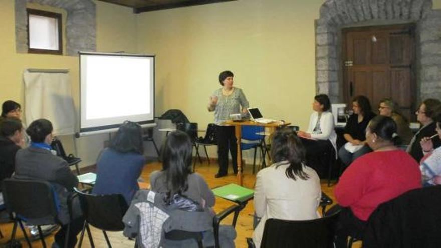 Asistentes al curso, ayer en la Escuela de Música llanisca.