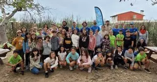 Repoblant l’Albufera: escolars del Saler solten una vintena de tortugues