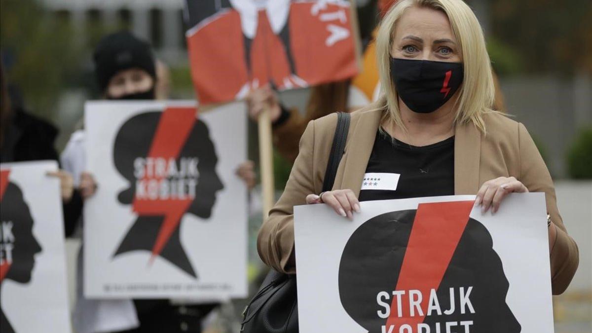 Jornada de huelga de mujeres en Polonia por el veto judicial a algunos supuestos del aborto.