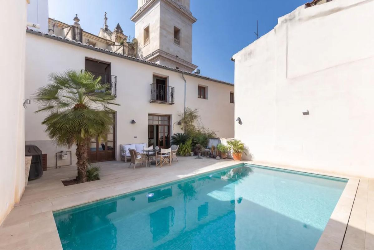 Interior de la casa restaurada que se vende en Xàtiva.