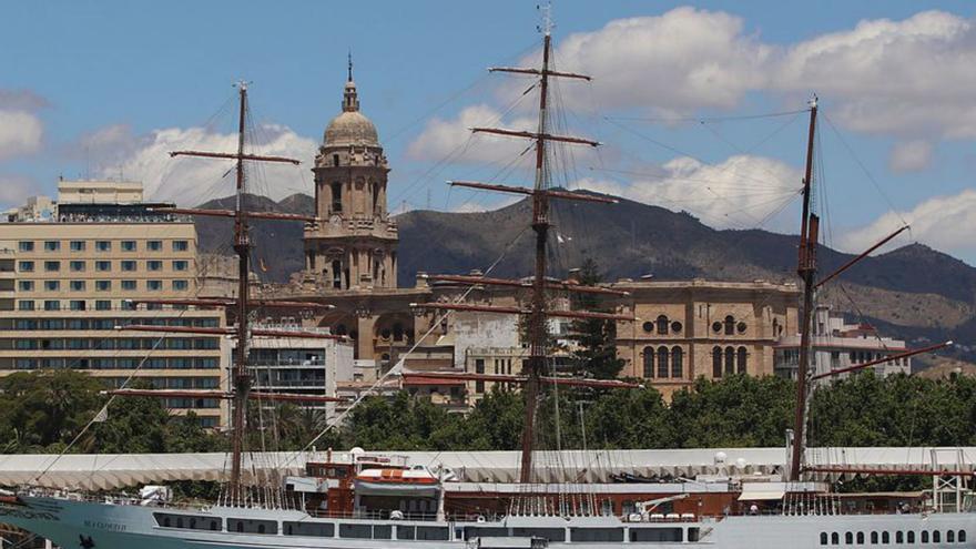 Una imagen de la Catedral de Málaga desde el puerto