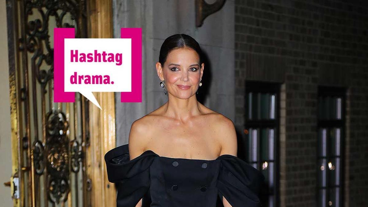 Katie Holmes con total look negro y bocadillo cuore