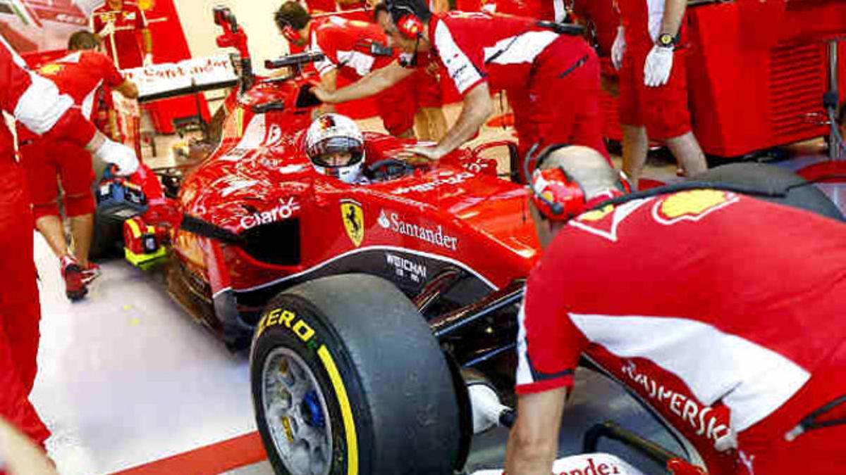 Vettel maltrata a los Mercedes al lograrla 'pole' en Singapur