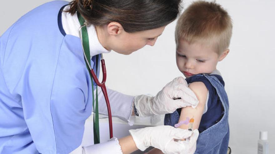 Los pediatras, contra las &quot;patrañas&quot; de los antivacunas.