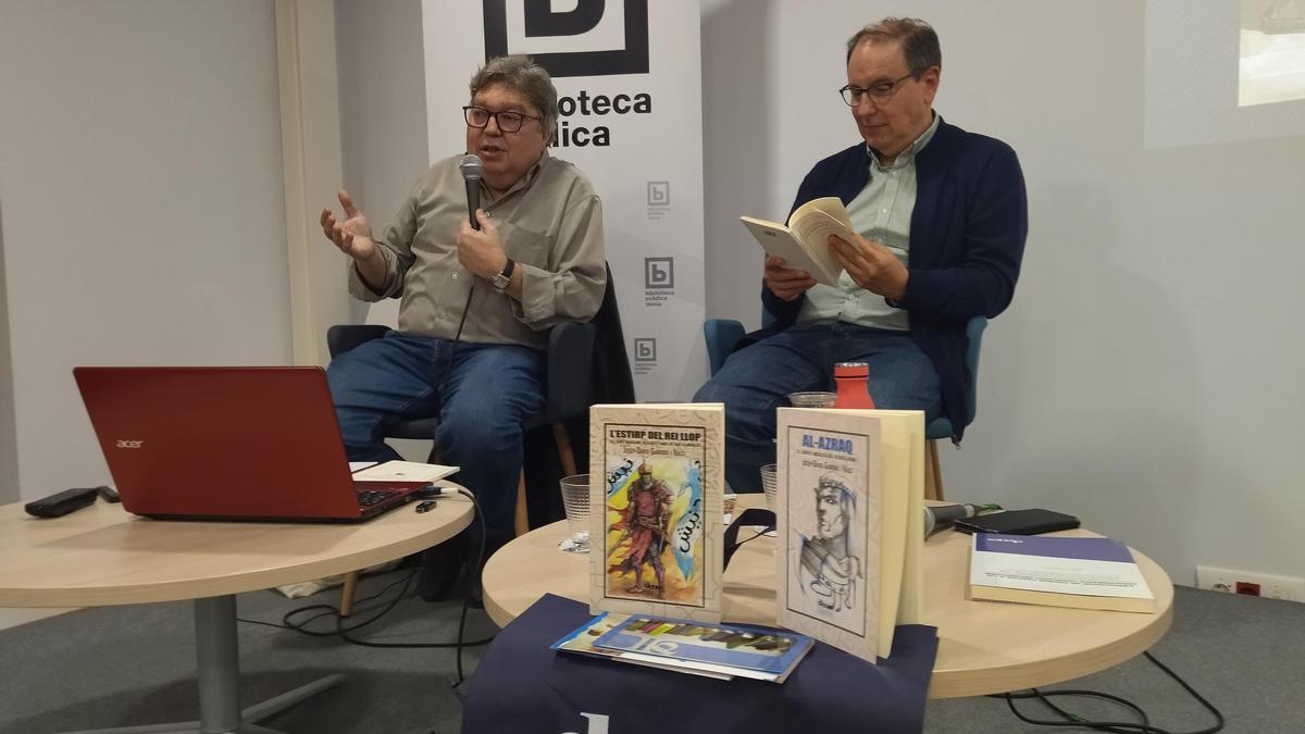 Josep-David Garrido i Vals i l'editor Francesc Ferrer presenten &quot;Terra de Poetes&quot;