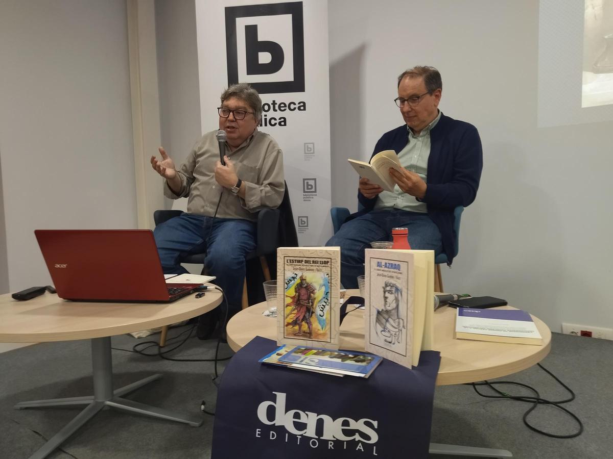 Josep-David Garrido i Vals i l'editor Francesc Ferrer presenten "Terra de Poetes"