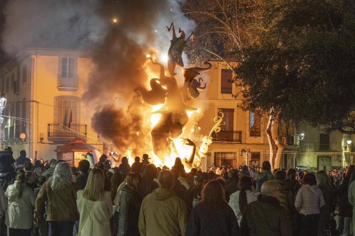 La 'cremà' de la Falla Espanyoleto de 2026 Xàtiva.