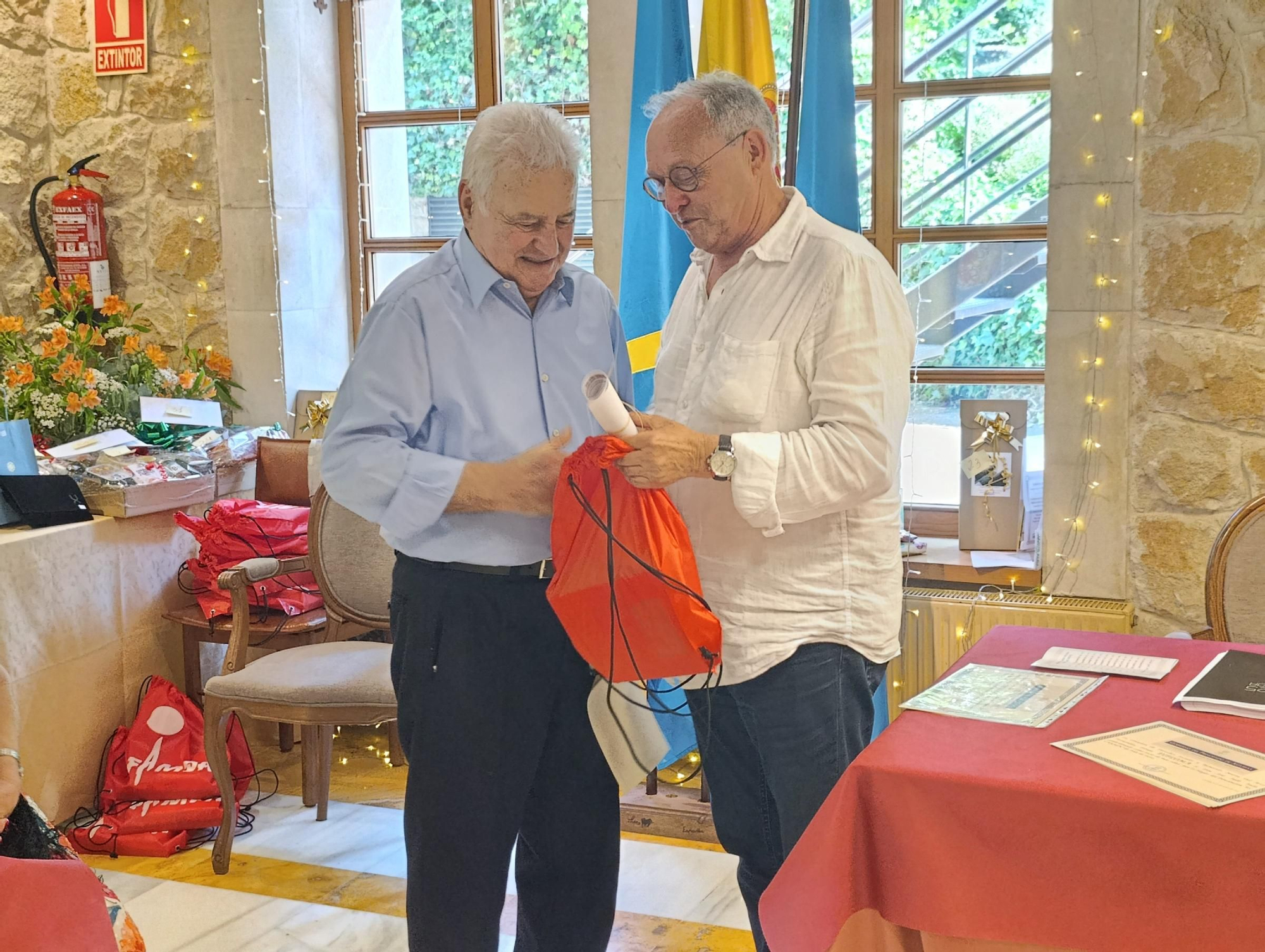 El Hogar del Pensionista El Carmín homenajea a sus mayores