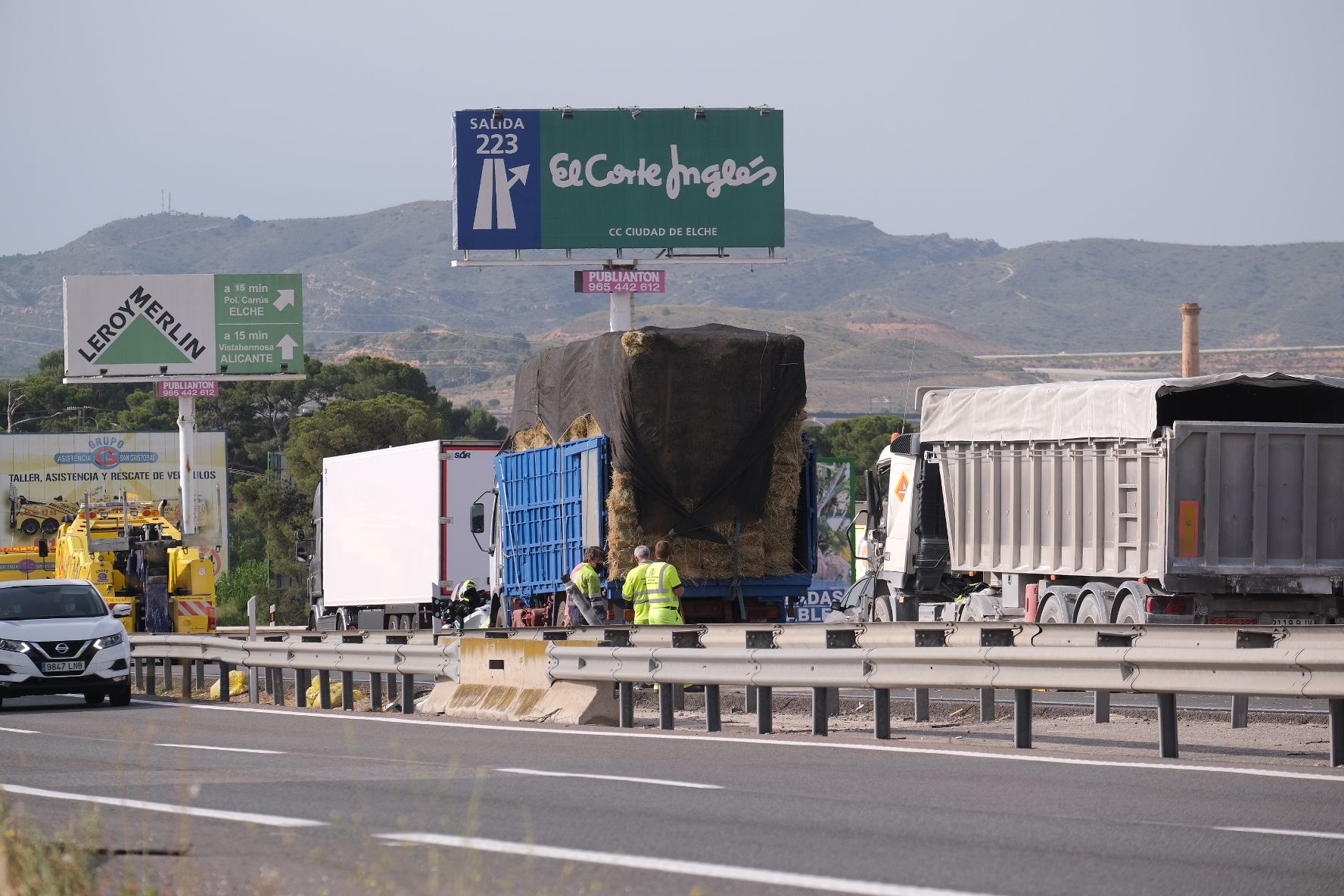 Un accidente en la A-31 provoca largas colas en la autovía