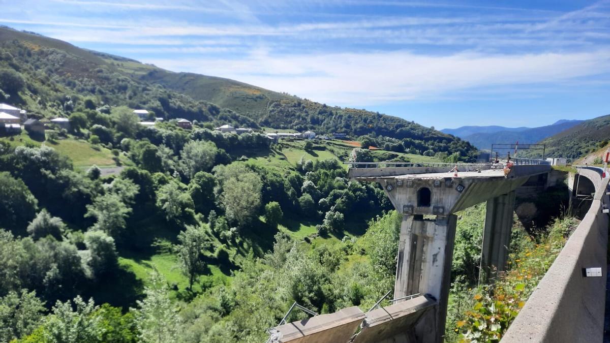 Desplome del viaducto del Castro (León), también en la A-6, en junio de 2022.
