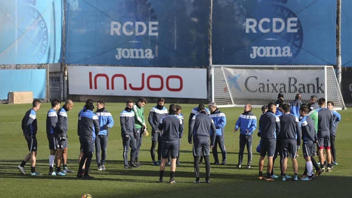 El Espanyol se ha ejercitado sin la presencia de su entrenador, Quique Sánchez