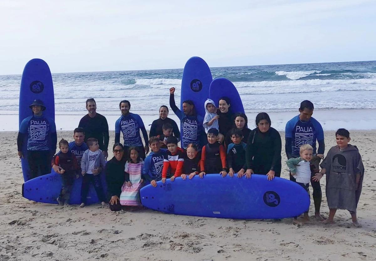 As sesións de surf teñen son unha das actividades máis demandas.