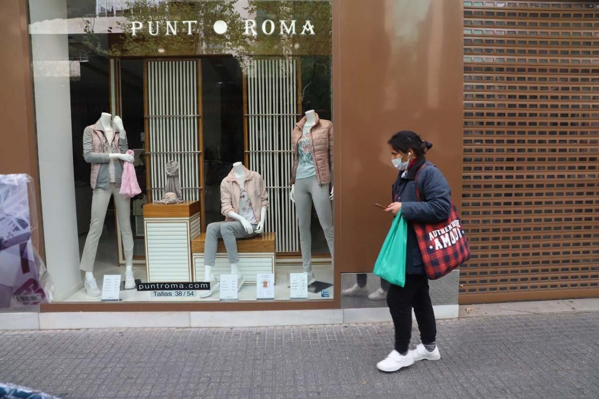 Moda de primavera, del escaparate al reto de la venta "on line"