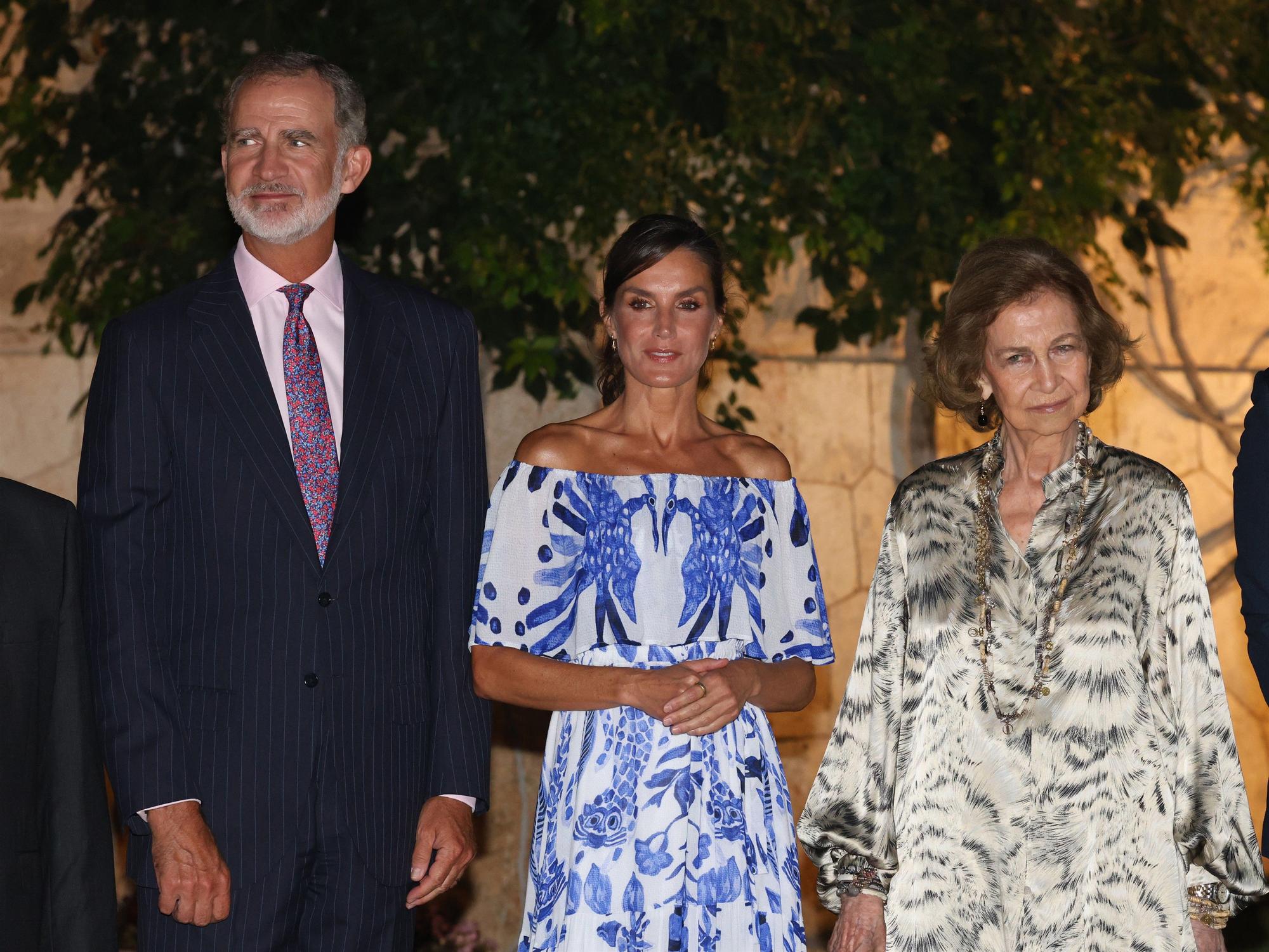 Mira aquí todas las fotos de la visita de los Reyes al Palacio Marivent para recibir a la sociedad balear