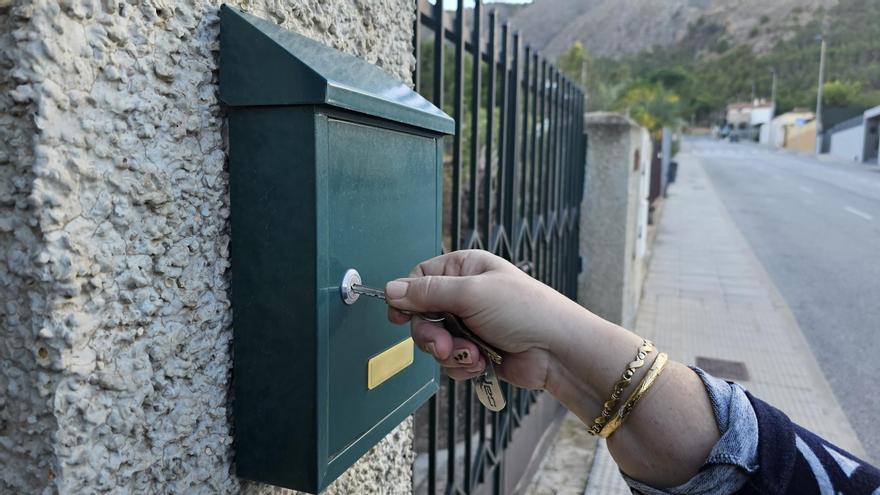 Los vecinos de Montepinar en Orihuela seguirán sin recibir el correo en sus casas