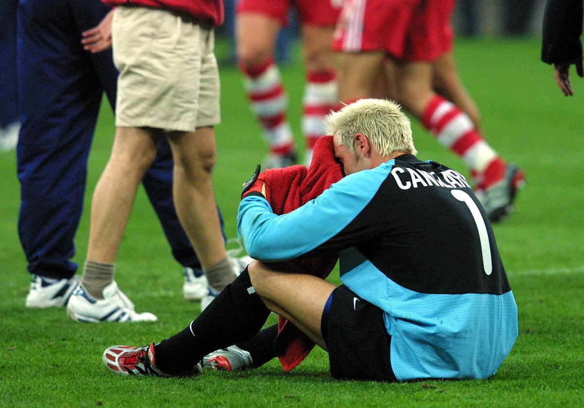 DEPORTES--MILAN--FINAL DE LA CHAMPIONS ENTRE EL VALENCIA Y EL BAYERN.. Cañizares. Fútbol partidos final Liga Campeones, equipos VCF. Bayern Munich. Tristeza