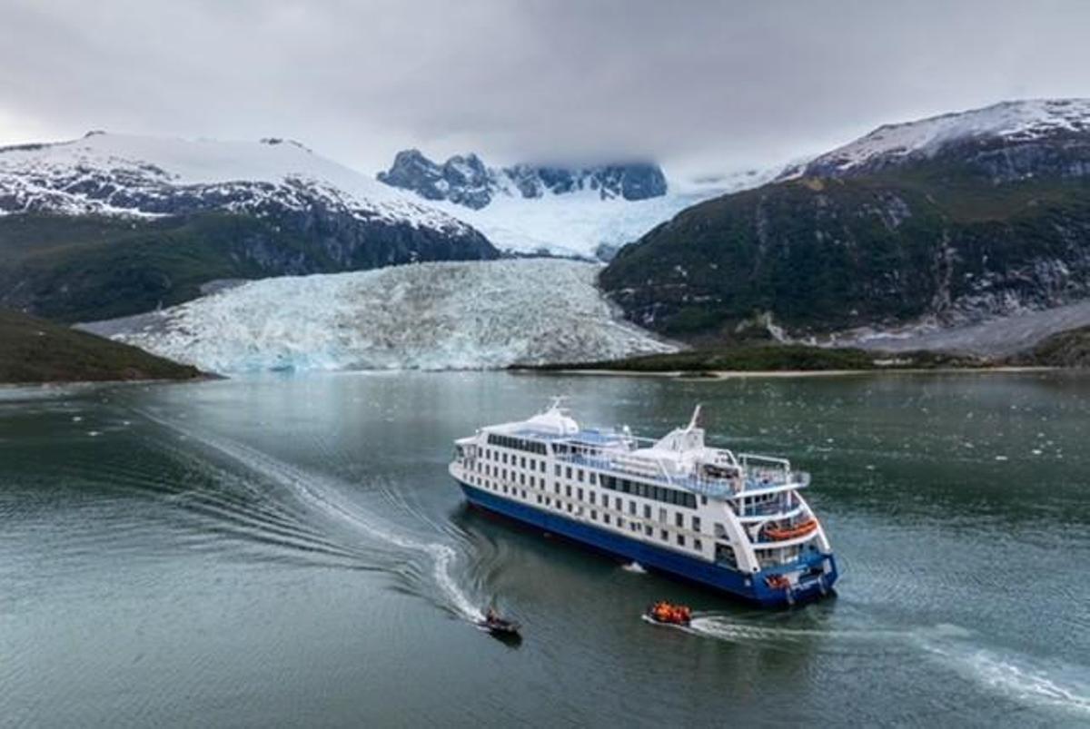 Uno de los cruceros Australis, que ofrece la experiencia desde Punta Arenas a Ushuaia por la Patagonia austral.