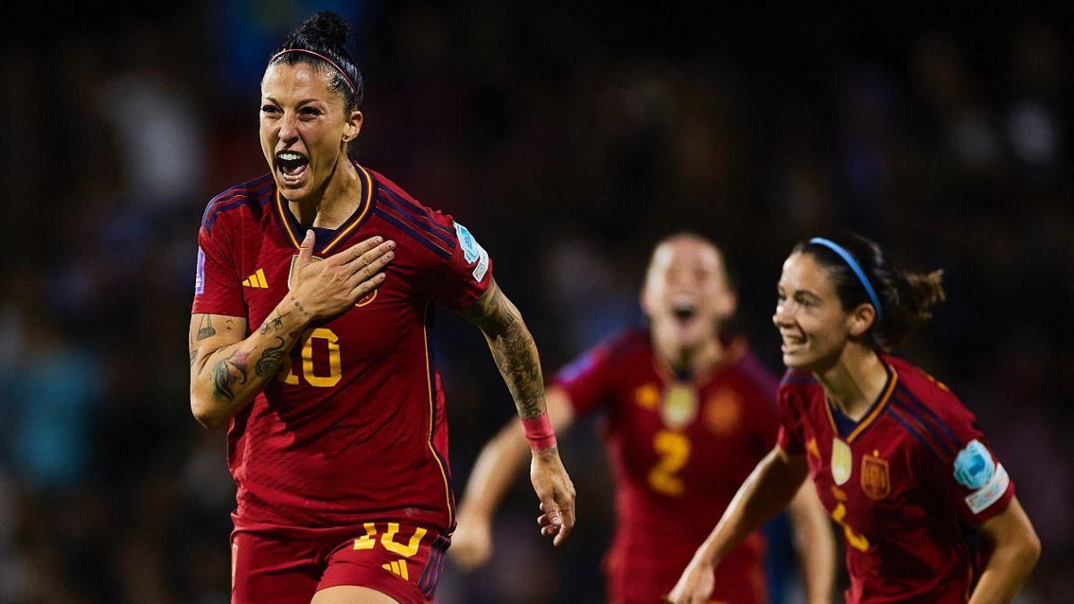 Jenni Hermoso celebra con rabia el gol de la victoria de España ante Italia