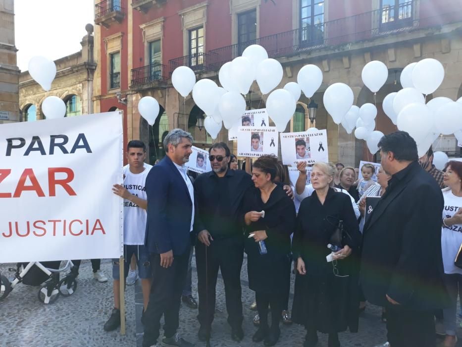 Suelta de globos para exigir justicia con Eleazar