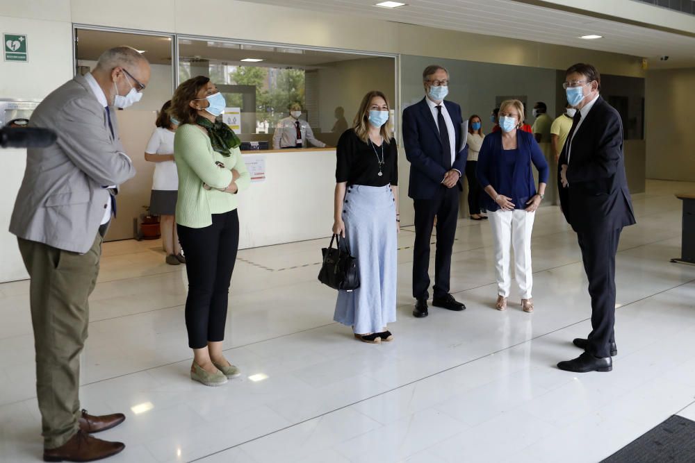 Visita de Ximo Puig y Ana Barceló a las instalaciones de Fisabio, donde se desarrolla un test rápido del coronavirus que costará sólo 1 euro.