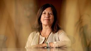 Mar España: "Les famílies haurien de poder triar si els deures es fan en paper o en digital"