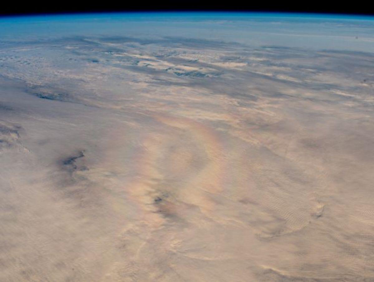 El mismo fenómeno en la atmósfera terrestre: esta “gloria” fue capturada por el astronauta de la ESA Alexander Gerst desde la ISS en 2018.