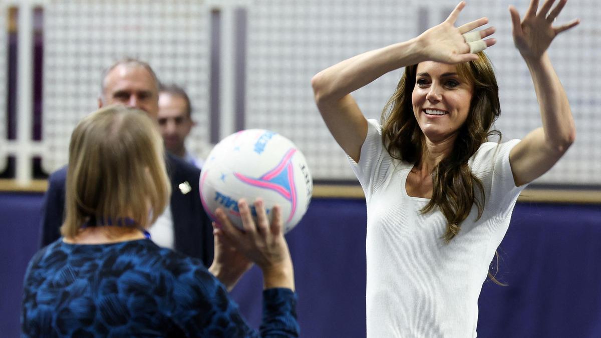 Kate Middleton visita un centro deportivo durante la Semana de la Salud Mental