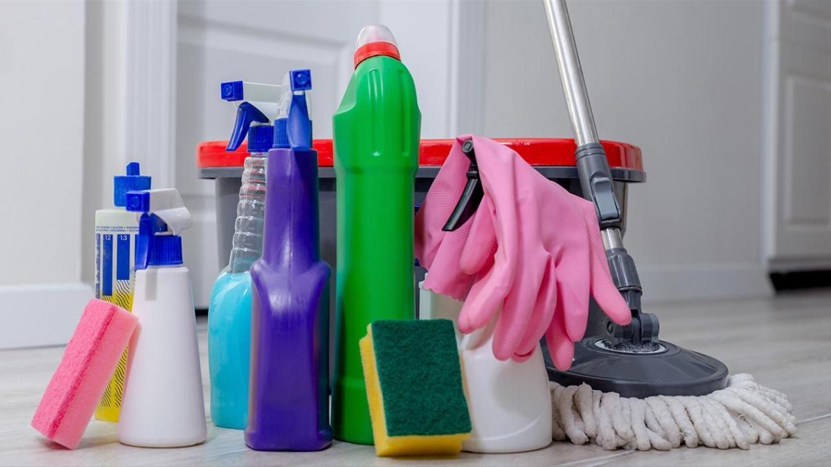 La elección entre bicarbonato y percarbonato depende del tipo de limpieza que se requiera.